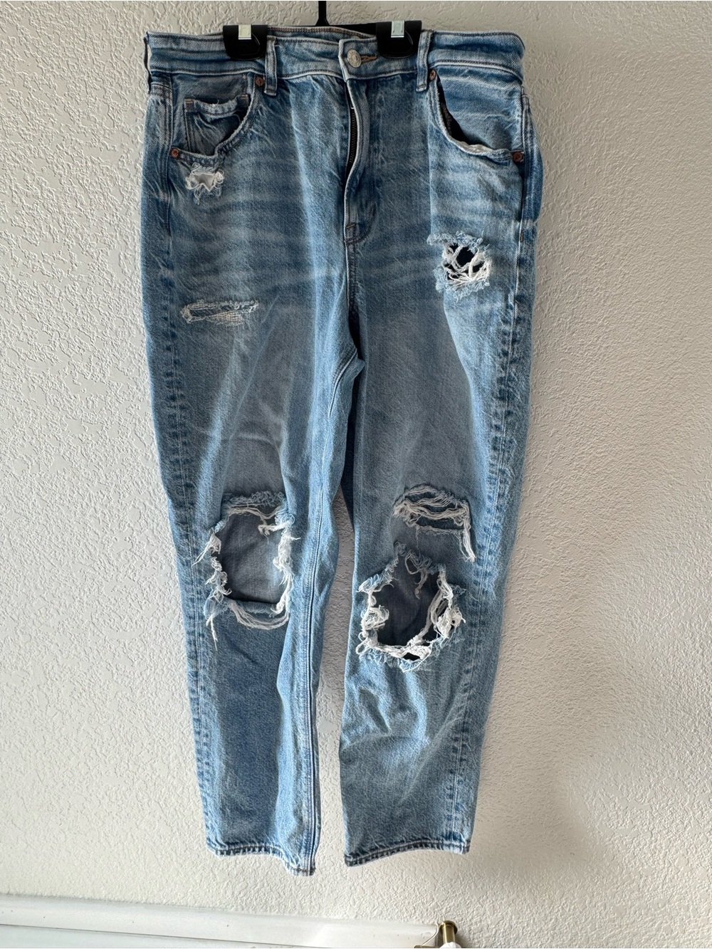 American Eagle Outfitters Light Blue Distressed Jeans
